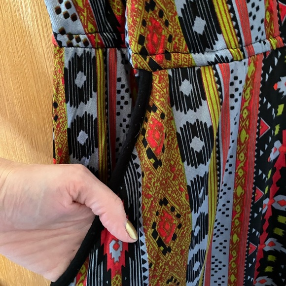 Cute multicolored patterned dress. Pockets!! EUC - Picture 3 of 14